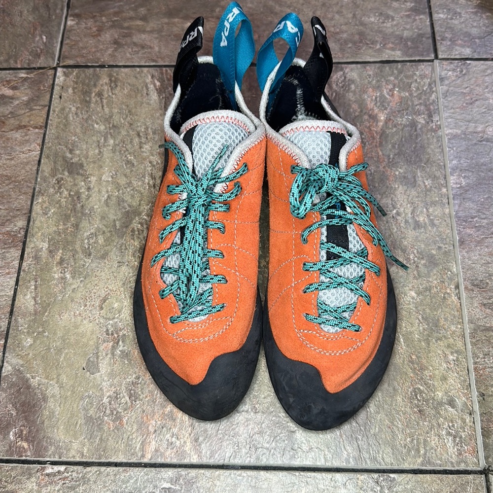 scarpa women’s climbing shoe